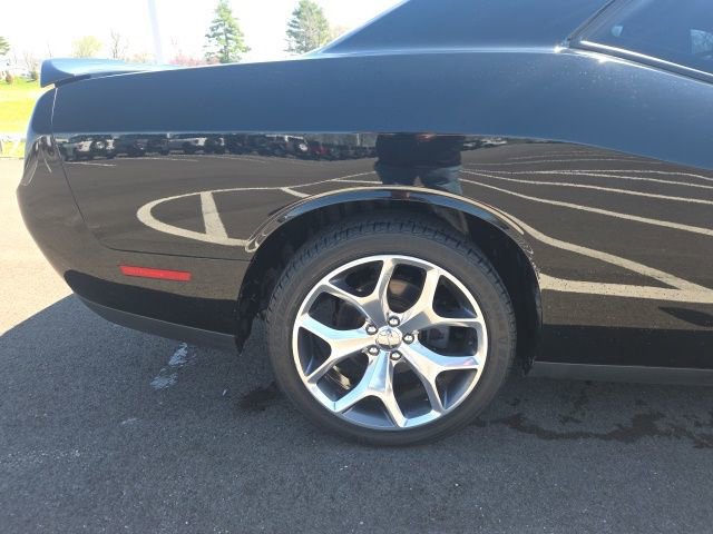 Used 2016 Dodge Challenger SXT Plus image 7