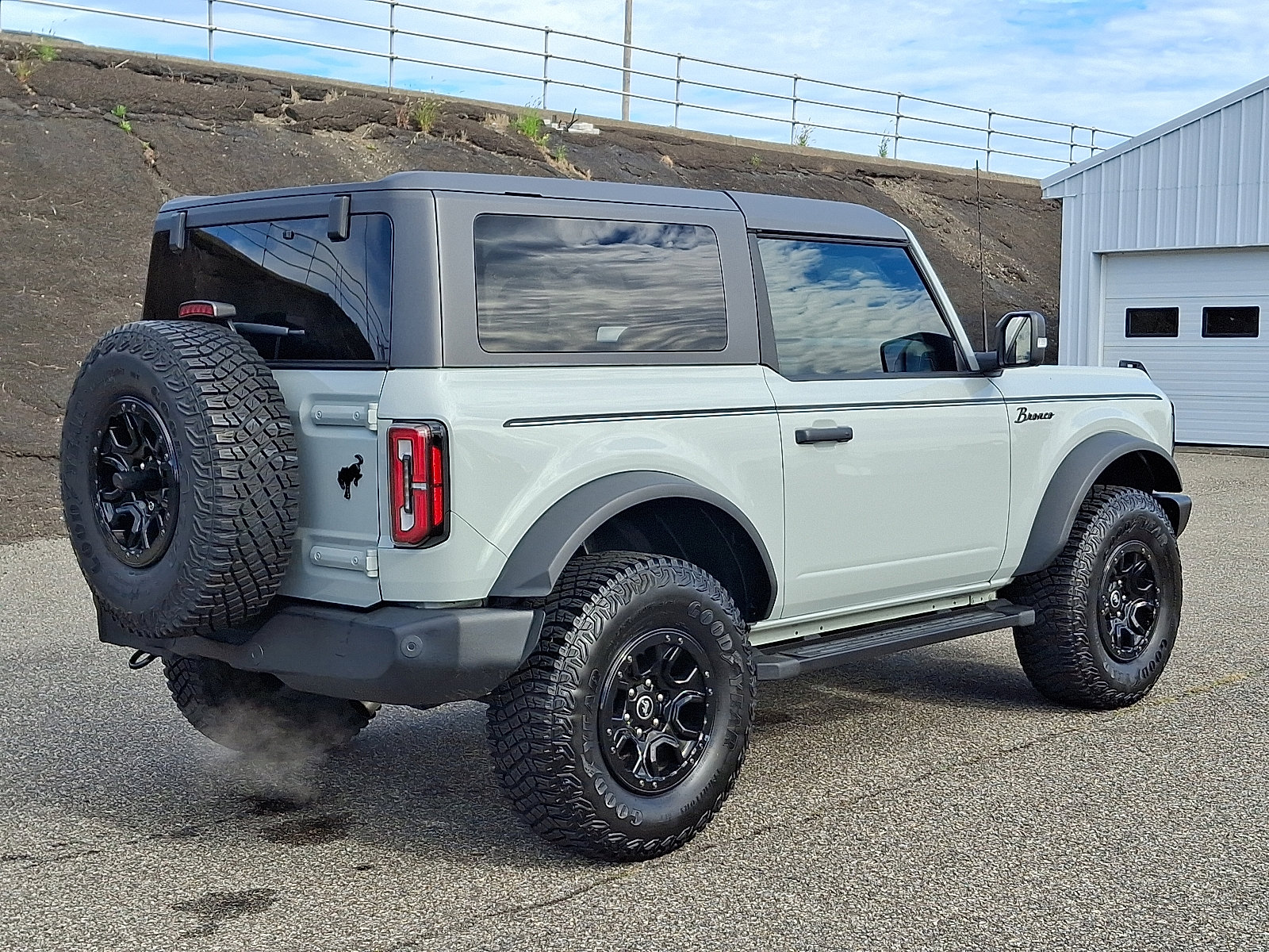 Used 2023 Ford Bronco Wildtrak image 6