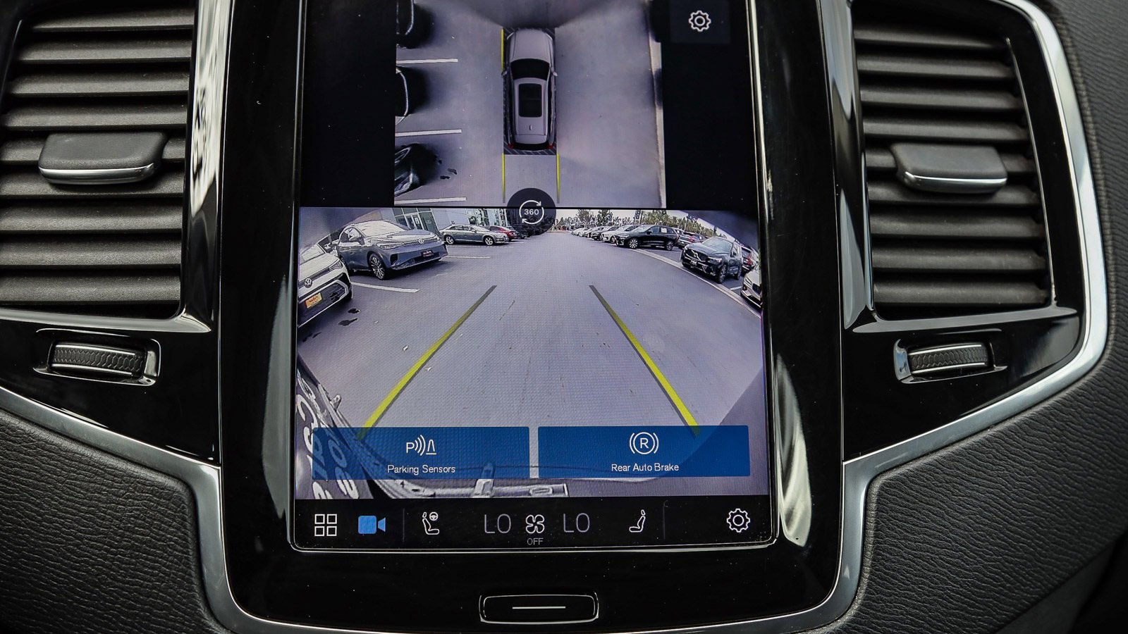 Used 2024 Volvo XC90 B6 Plus image 25