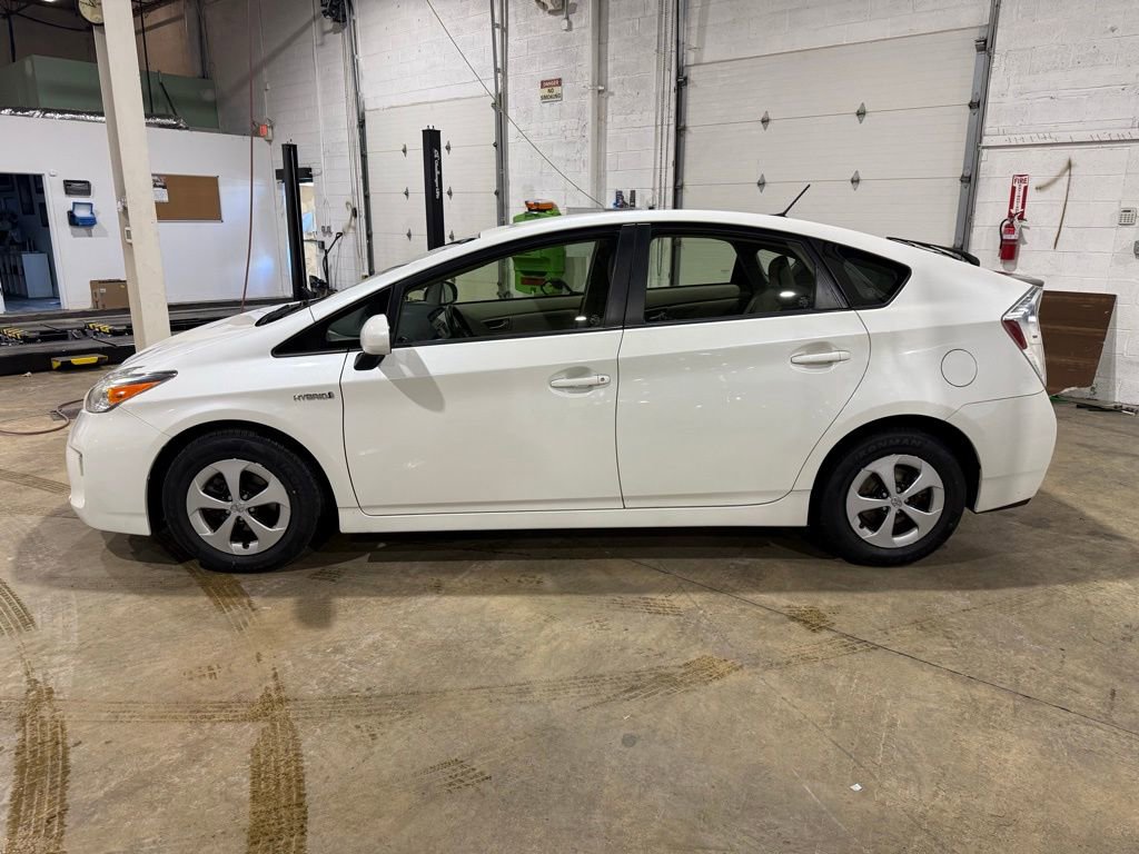 Used 2014 Toyota Prius Three image 3