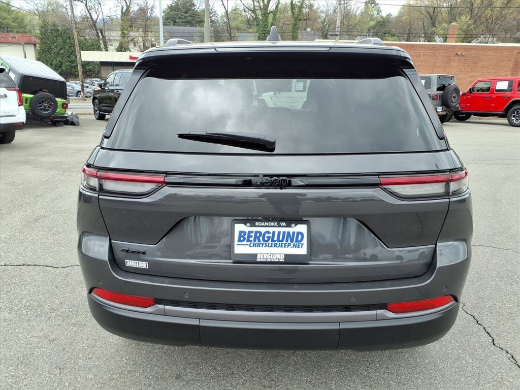 New 2026 Jeep Grand Cherokee Altitude image 5