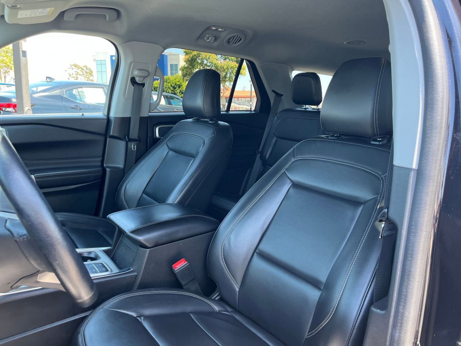 Used 2023 Ford Explorer XLT w/ Equipment Group 202A RWD image 28