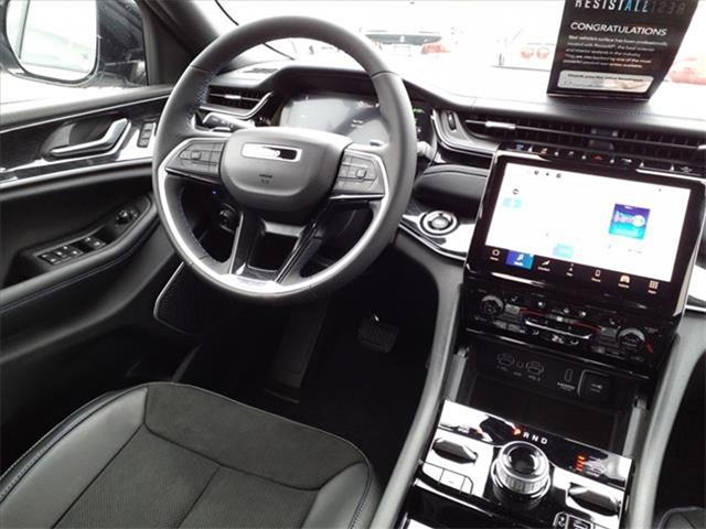 New 2022 Jeep Grand Cherokee Trailhawk w/ Advanced Protech Group II image 14