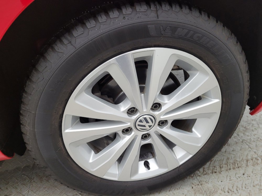 Used 2019 Volkswagen Golf SE image 31