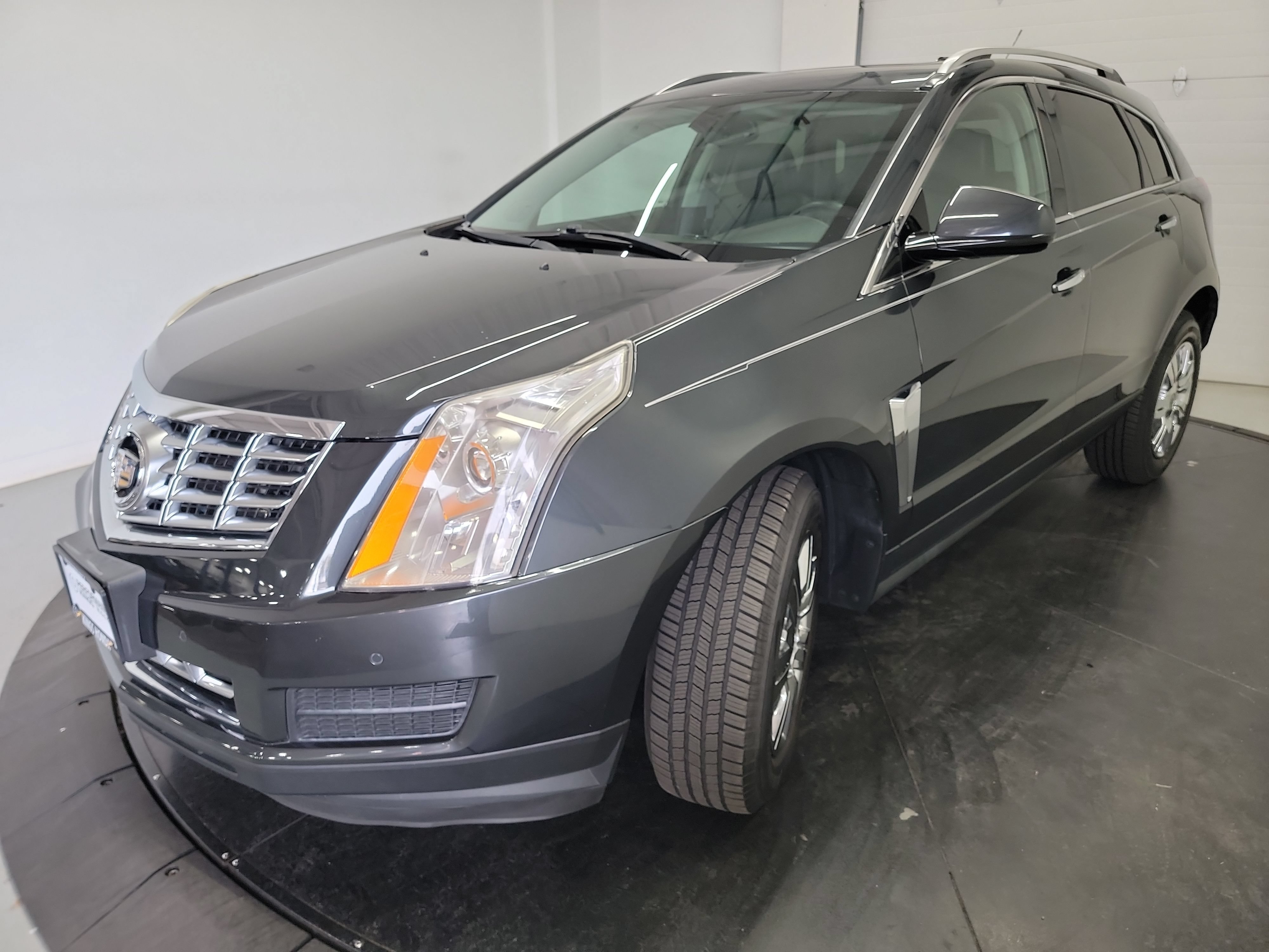 Used 2015 Cadillac SRX Luxury FWD image 3