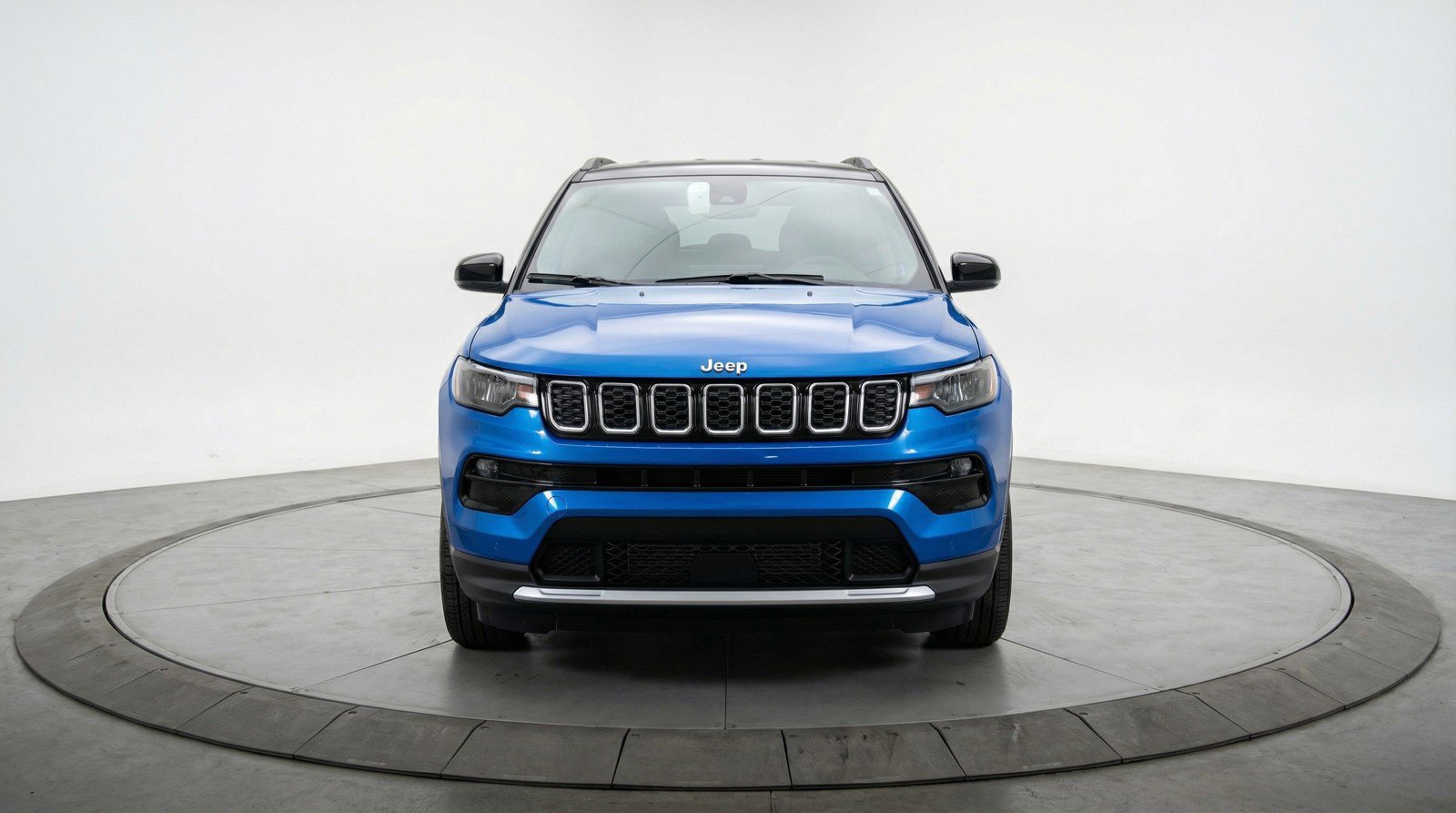 Used 2025 Jeep Compass Limited AWD/4WD image 2