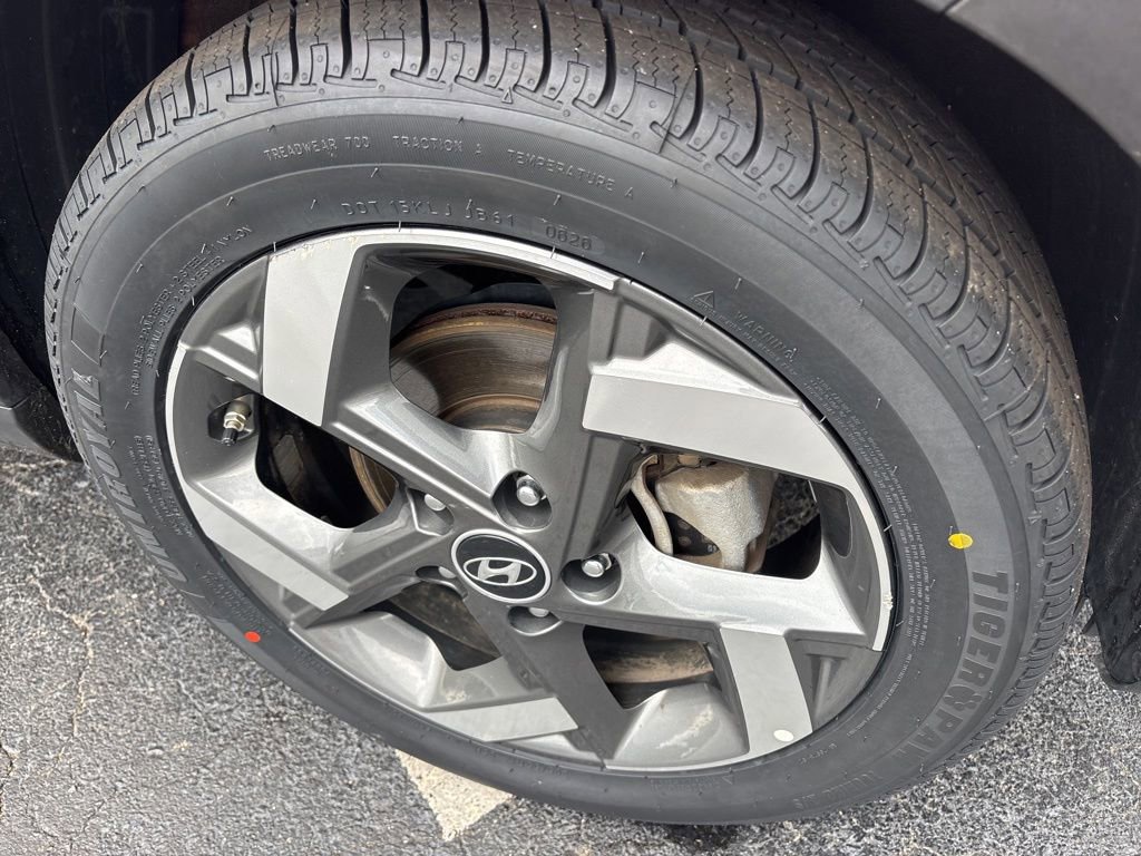 Used 2025 Hyundai Venue SEL FWD image 9
