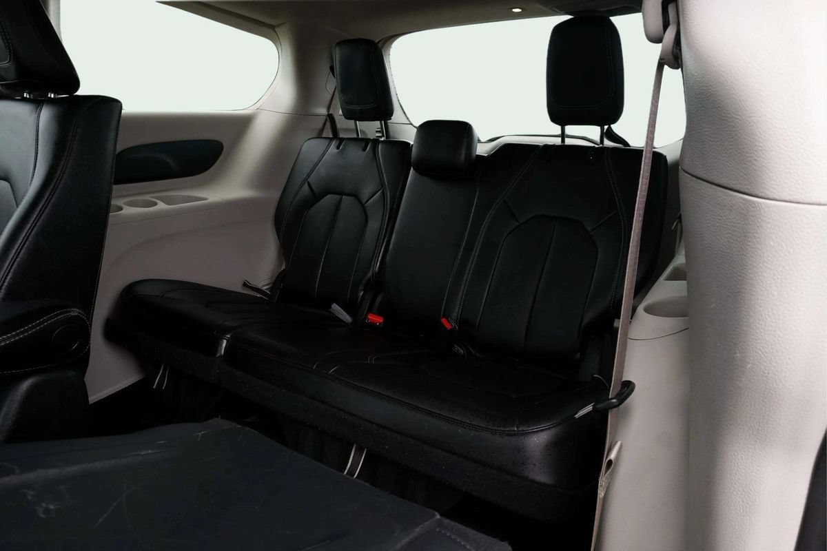 Used 2024 Chrysler Pacifica Limited FWD image 21