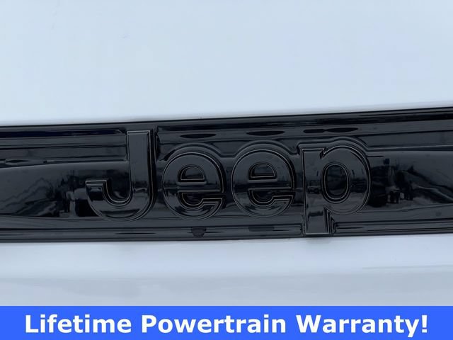 Used 2026 Jeep Grand Cherokee Altitude AWD/4WD image 11