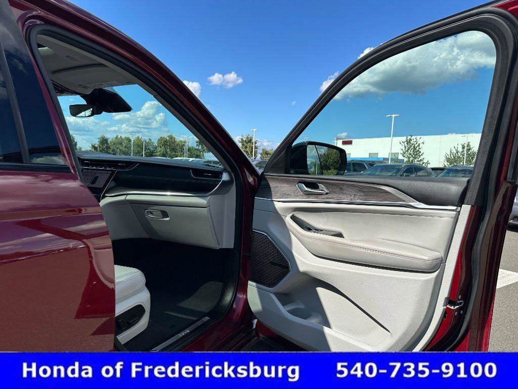 Used 2022 Jeep Grand Cherokee Overland image 34