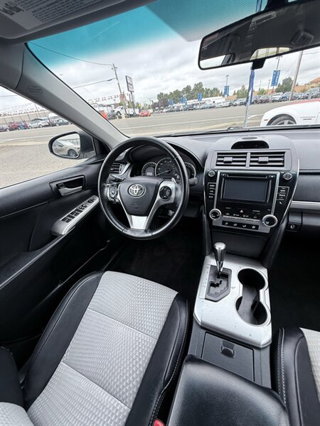Used 2014 Toyota Camry SE FWD image 18