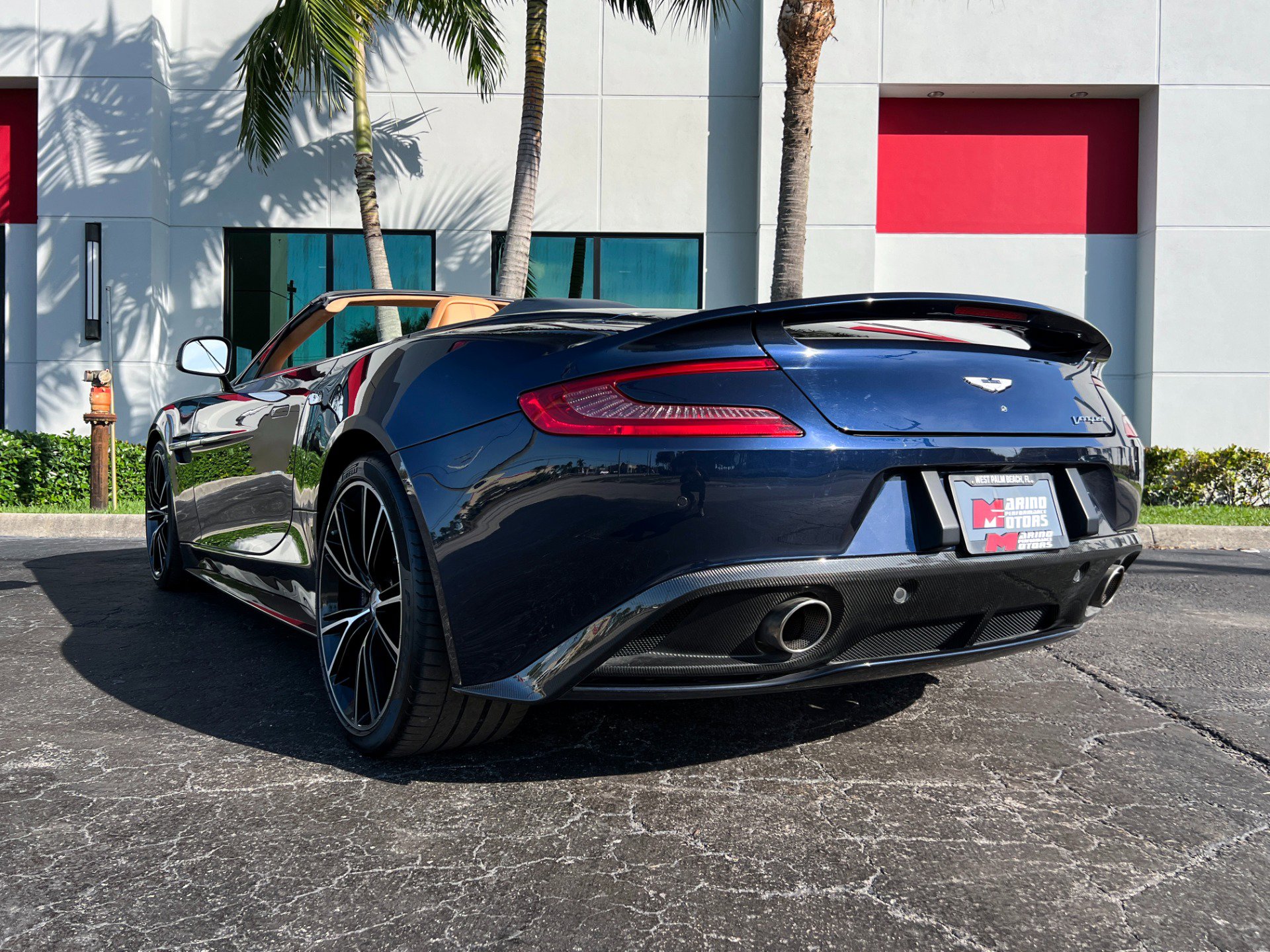 Used 2014 Aston Martin Vanquish Volante image 10