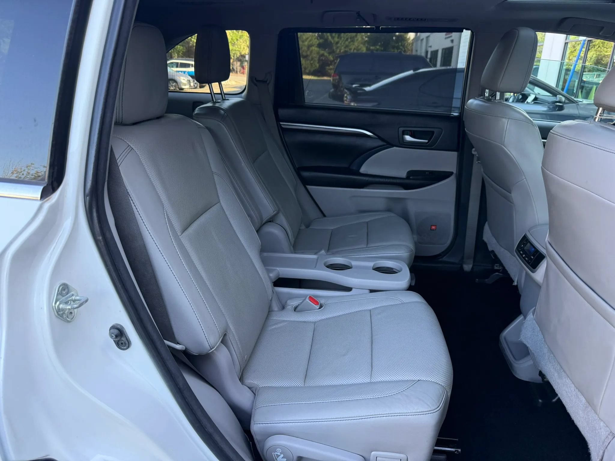 Used 2015 Toyota Highlander Limited AWD/4WD image 28