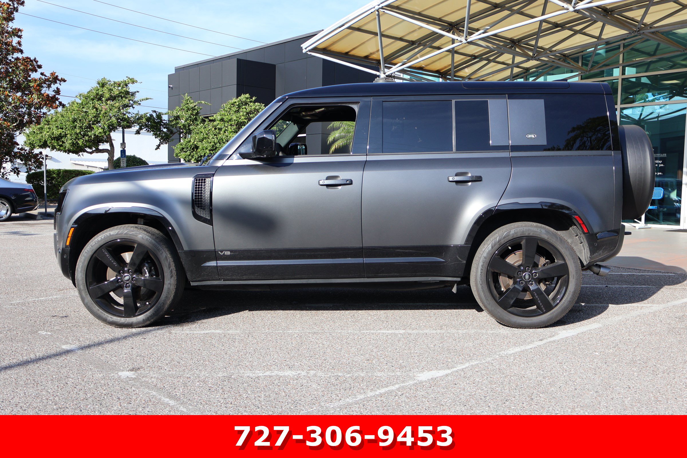 Used 2023 Land Rover Defender 110 V8 AWD/4WD image 6