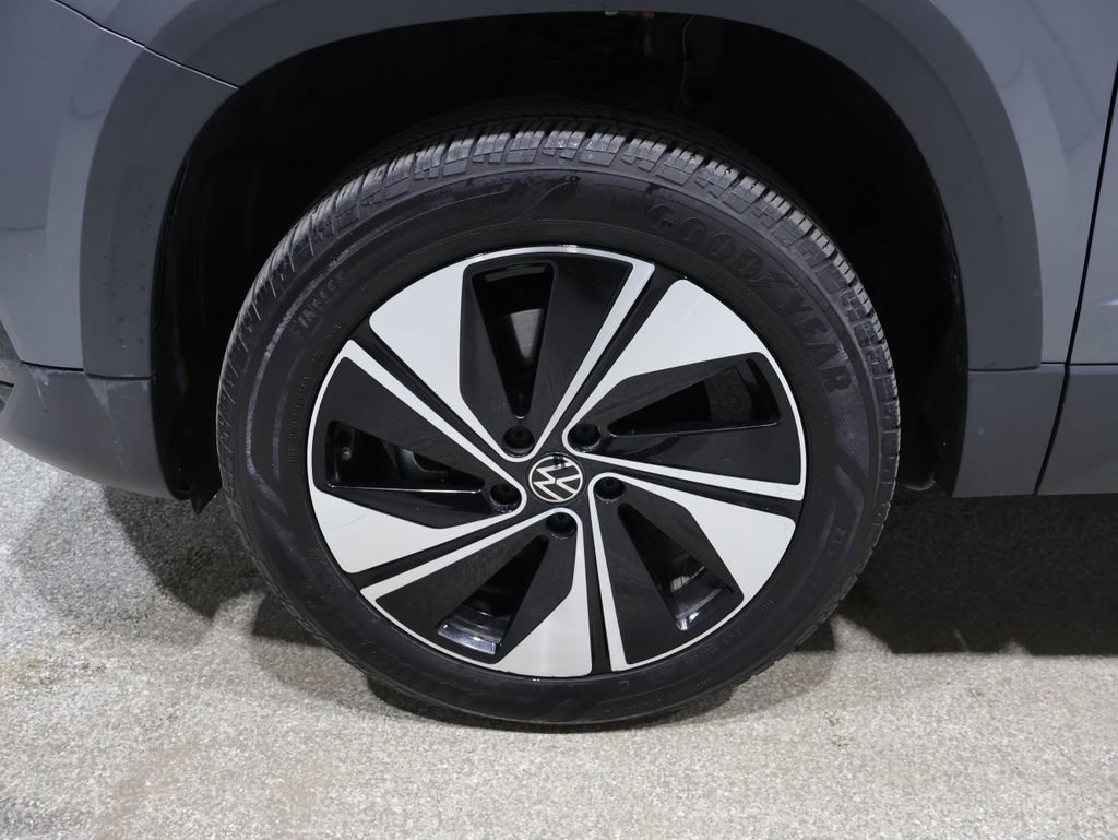 Used 2023 Volkswagen Taos SE w/ Panoramic Sunroof Package image 9