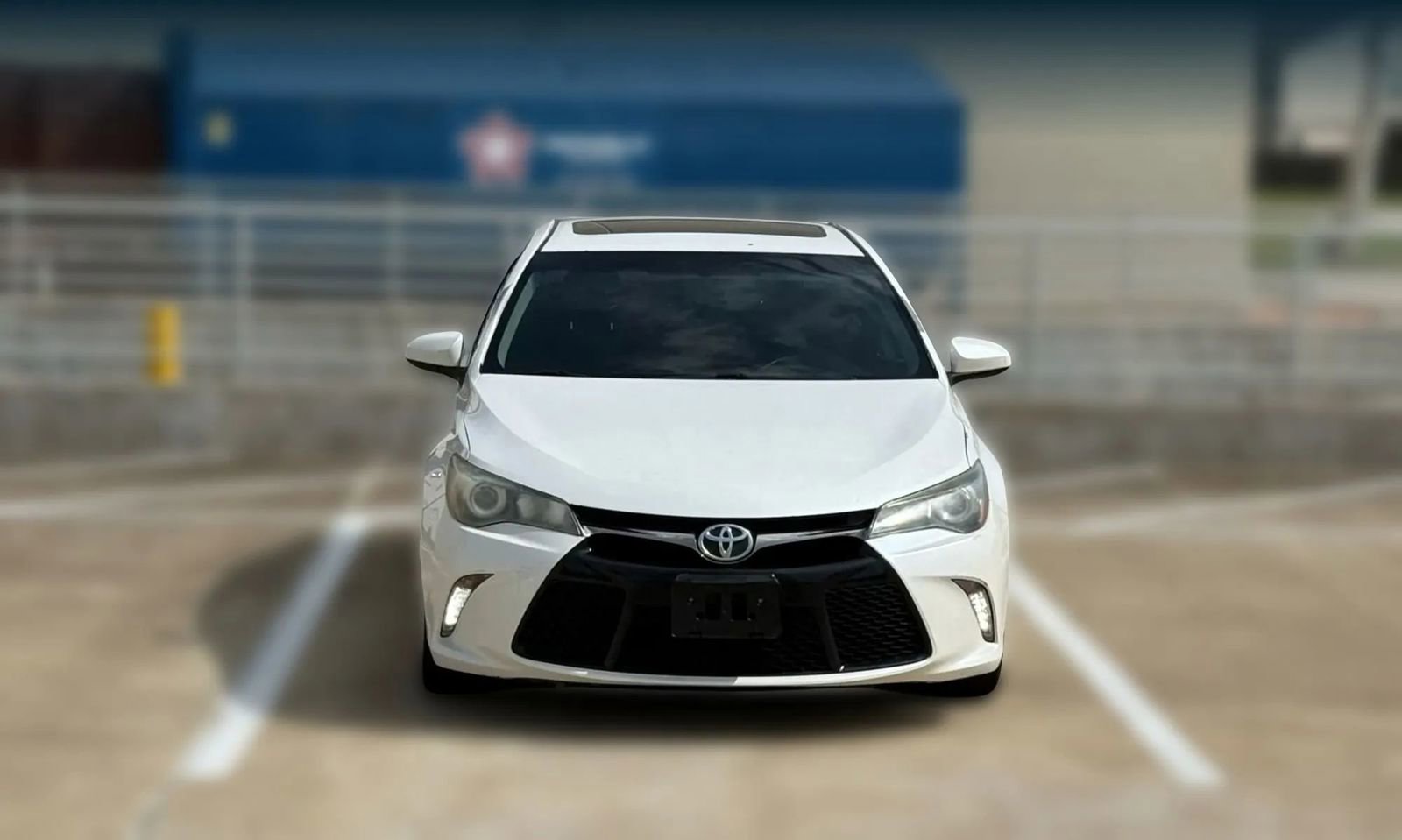 Used 2015 Toyota Camry XSE w/ Moonroof Package FWD image 2