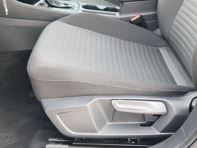 Used 2025 Volkswagen Jetta S image 23