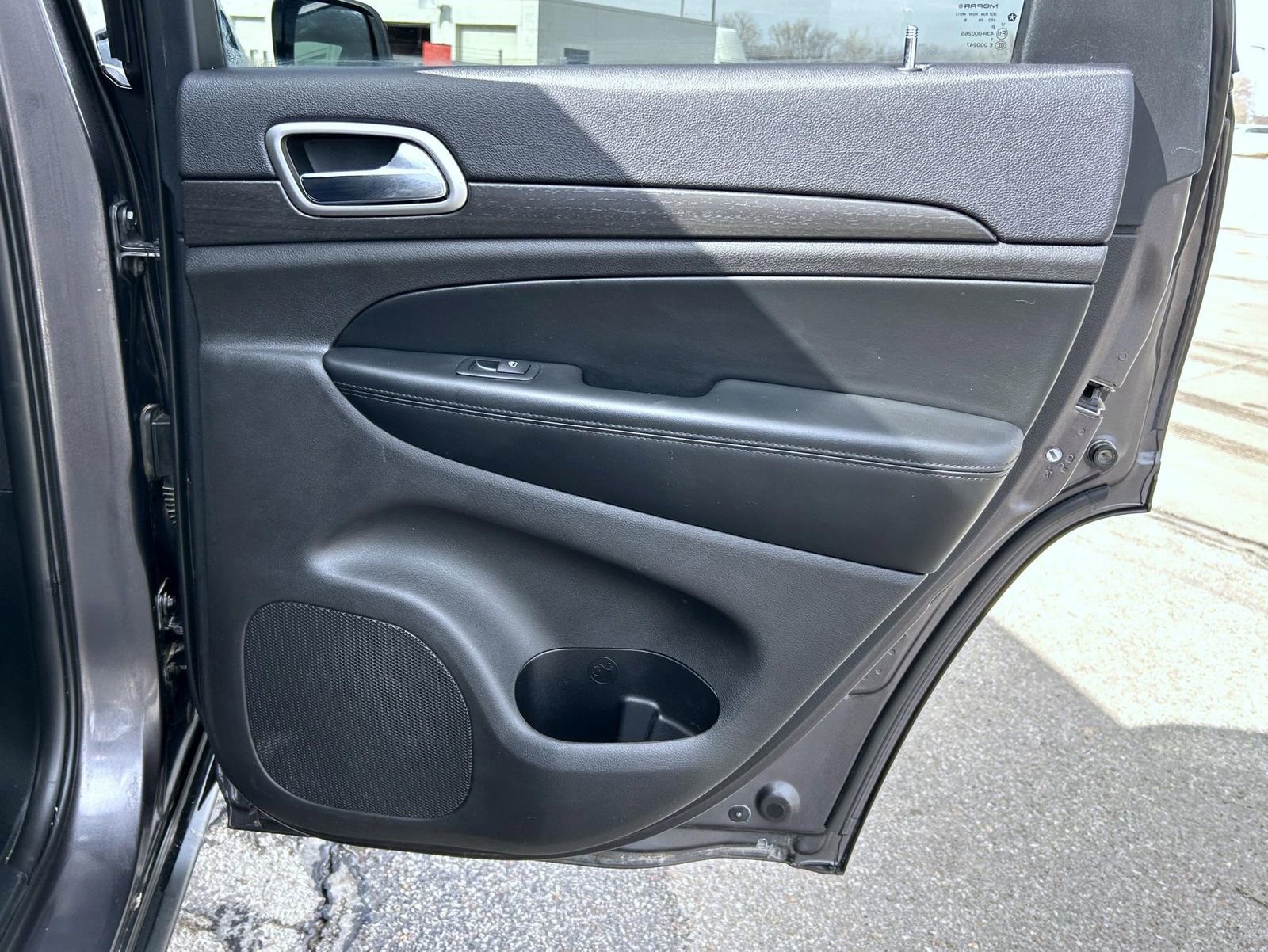 Used 2018 Jeep Grand Cherokee Laredo image 18