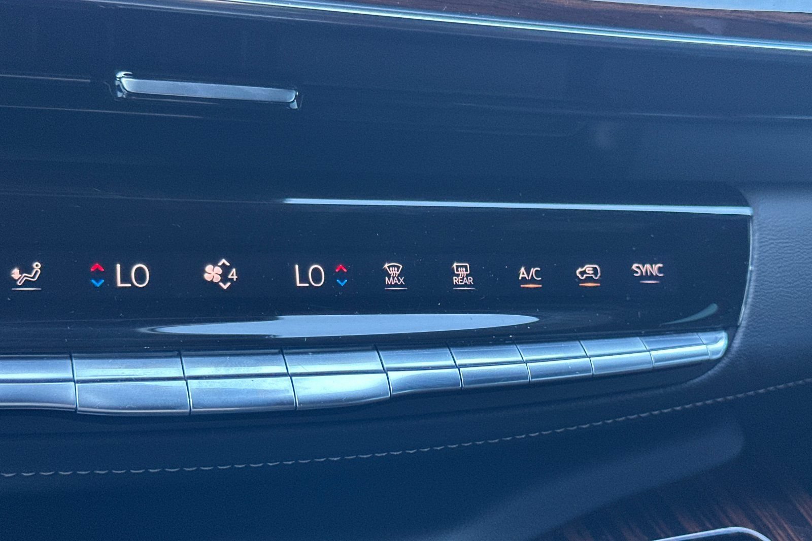 Used 2022 Cadillac Escalade Luxury AWD/4WD image 28