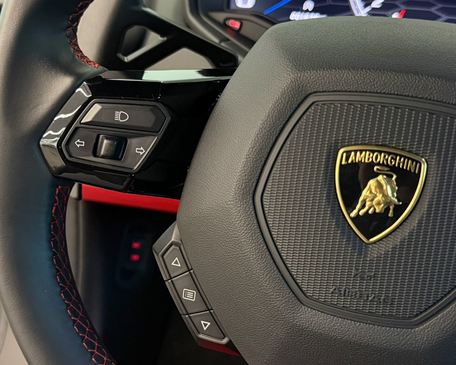 Used 2022 Lamborghini Huracan EVO RWD image 21