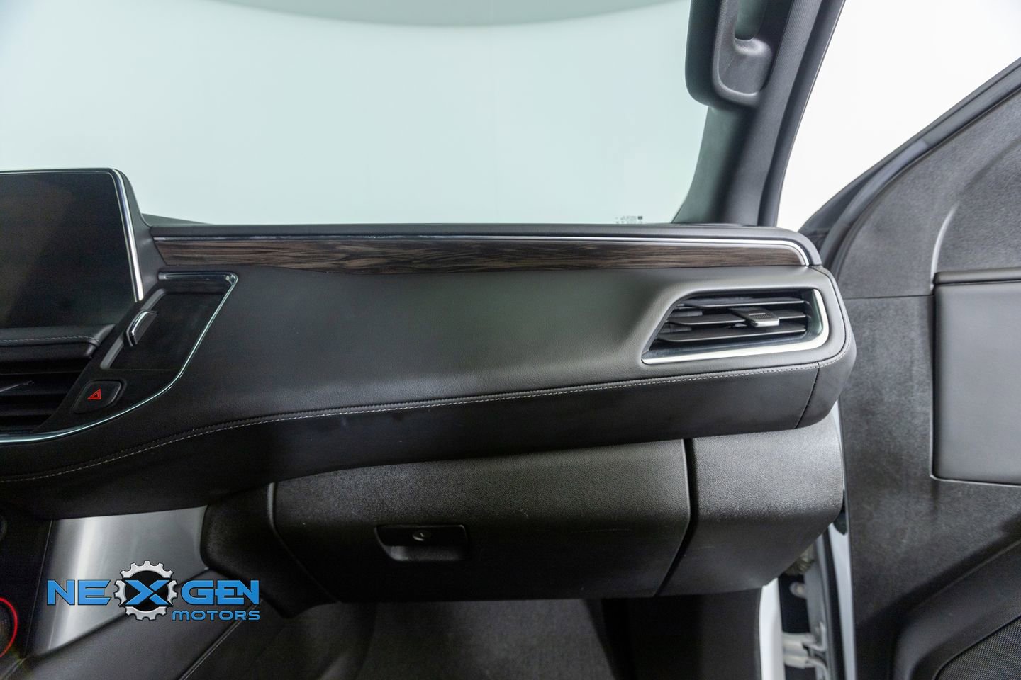 Used 2022 Chevrolet Tahoe Z71 w/ Luxury Package image 40