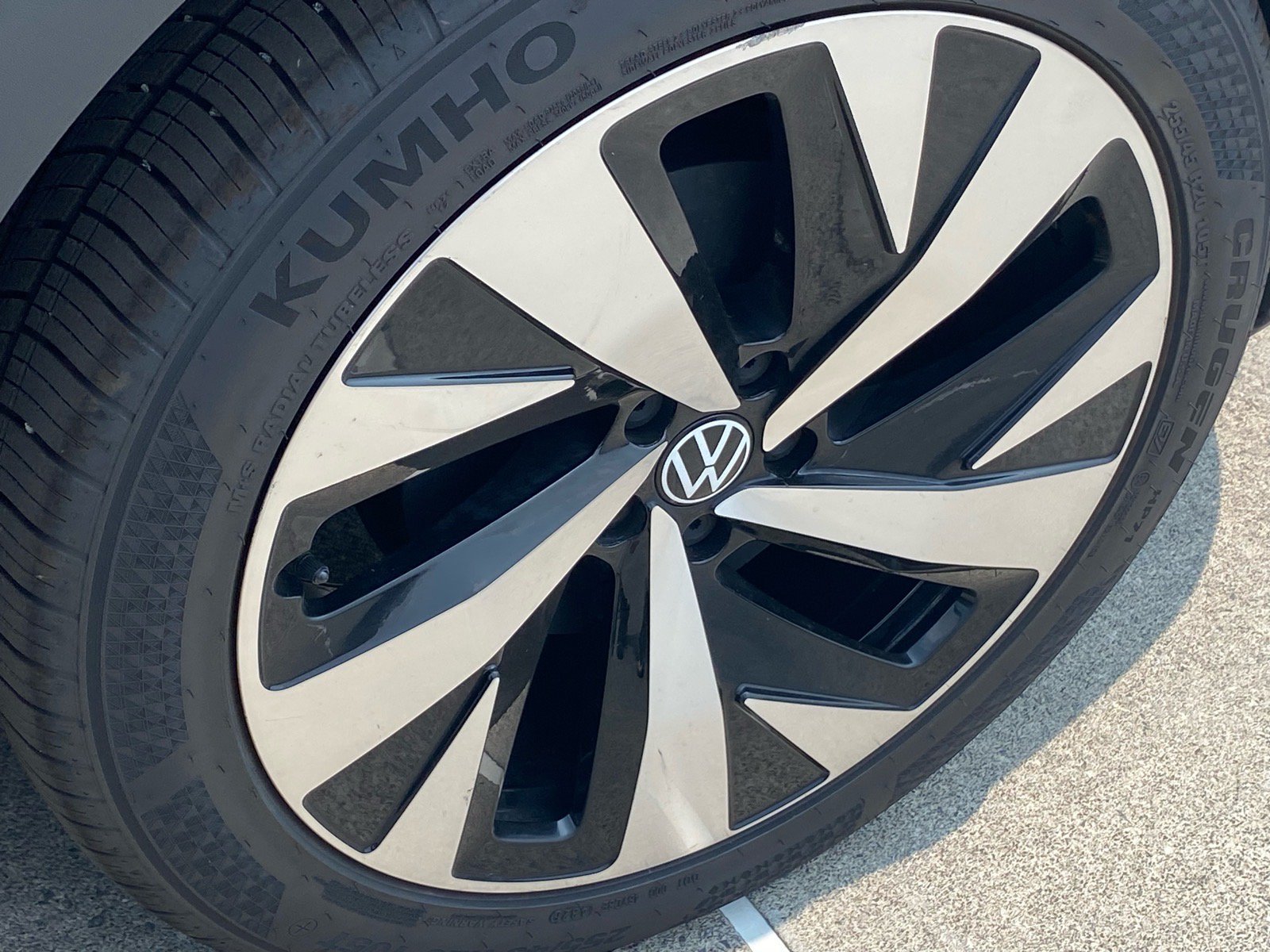 Certified 2022 Volkswagen ID.4 Pro S w/ Gradient Package RWD image 20