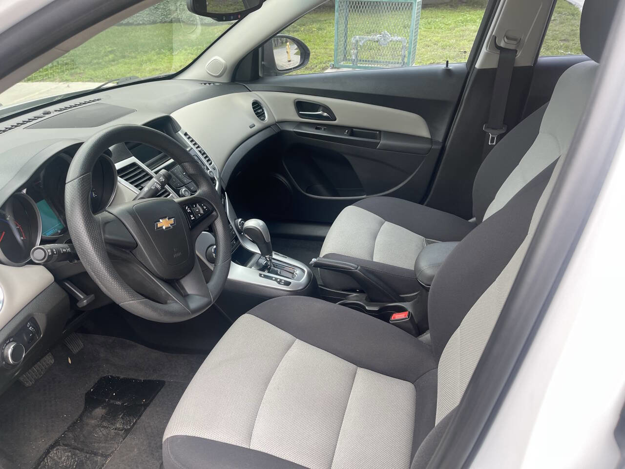 Used 2015 Chevrolet Cruze LS FWD image 16