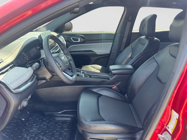 Used 2025 Jeep Compass Latitude AWD/4WD image 11