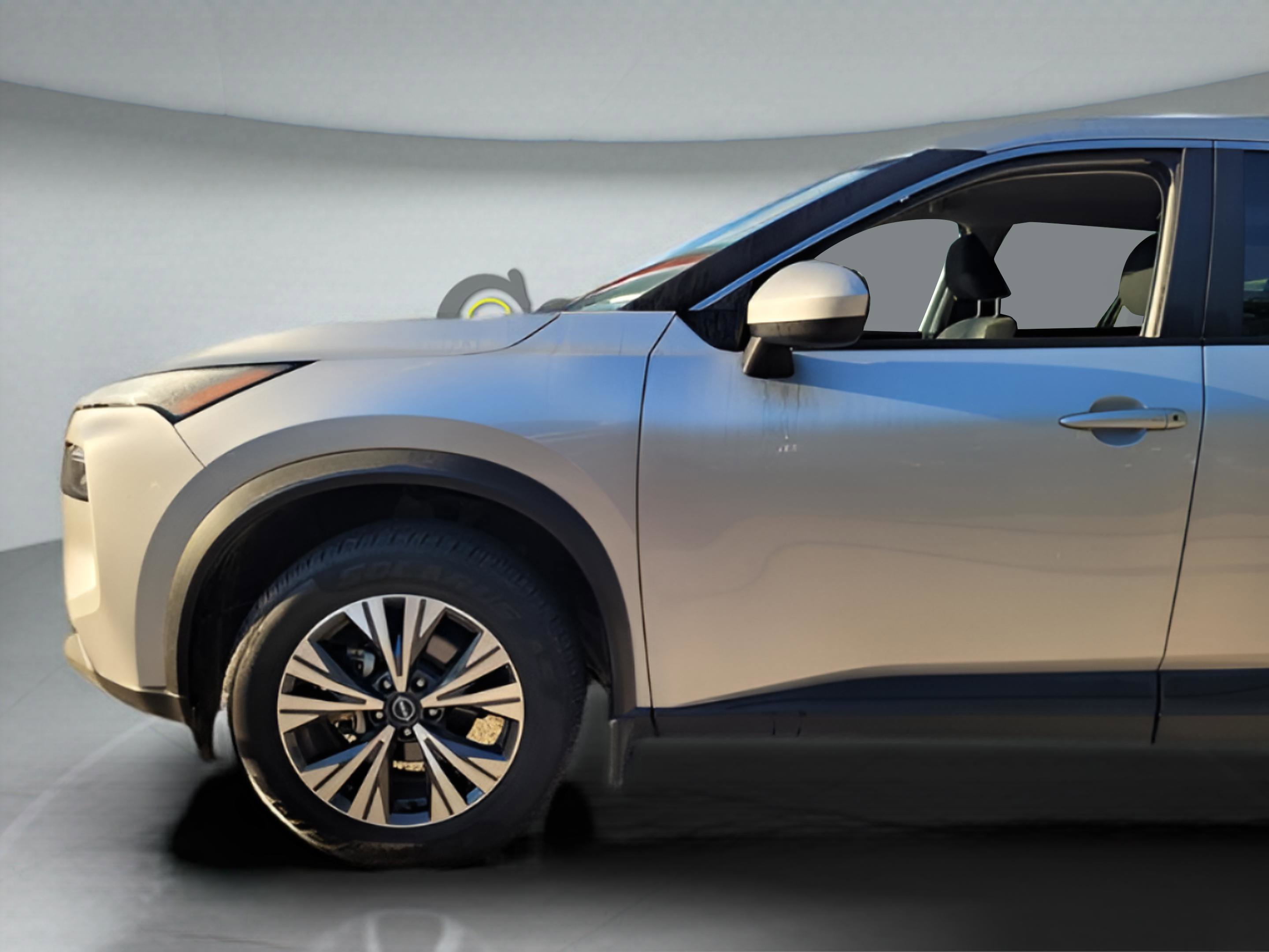 Used 2023 Nissan Rogue SV image 32