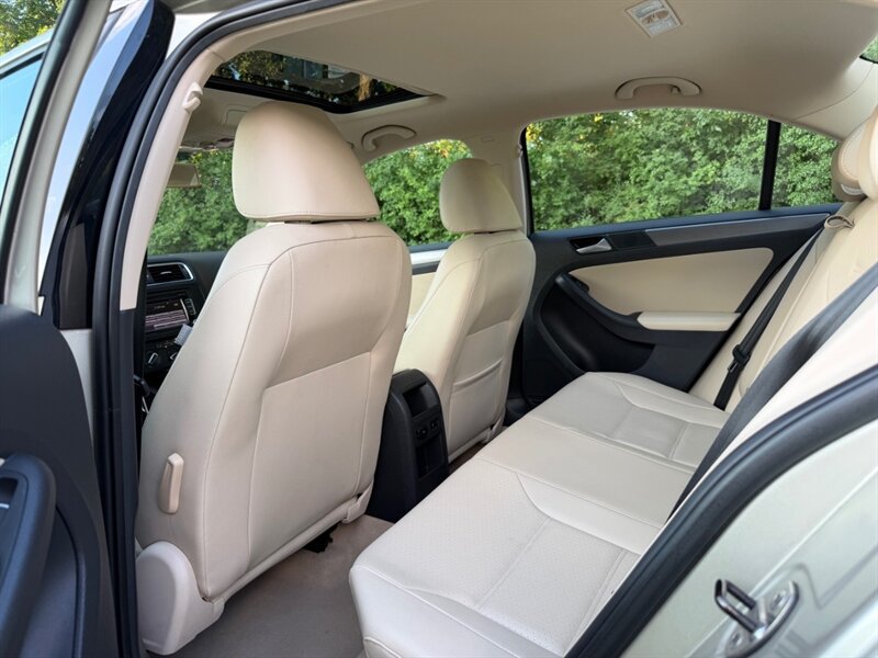 Used 2014 Volkswagen Jetta TDI FWD image 16