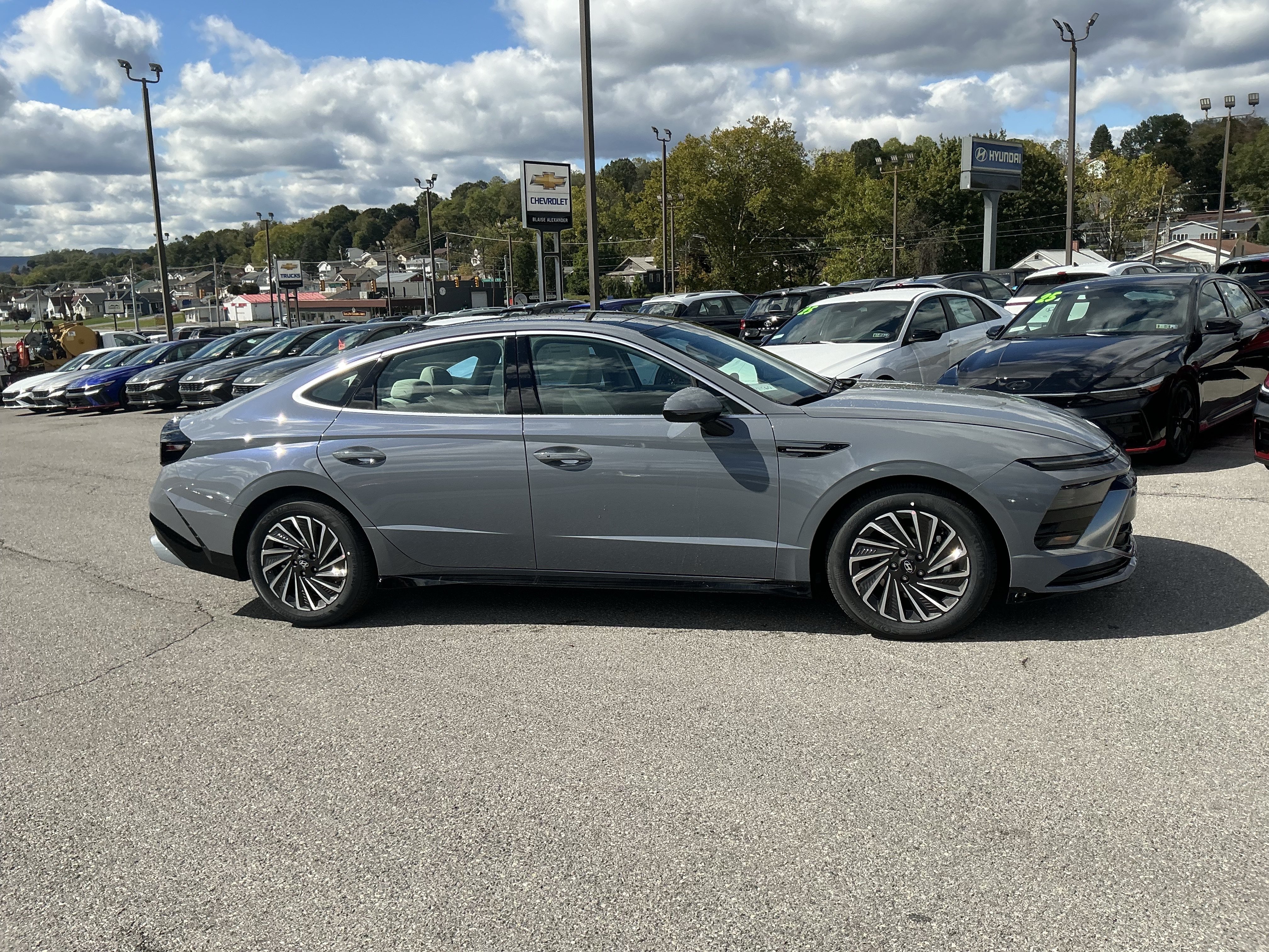 New 2026 Hyundai Sonata SEL FWD image 2