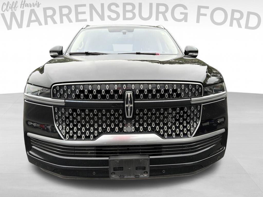 Used 2025 Lincoln Navigator L Reserve AWD/4WD image 2