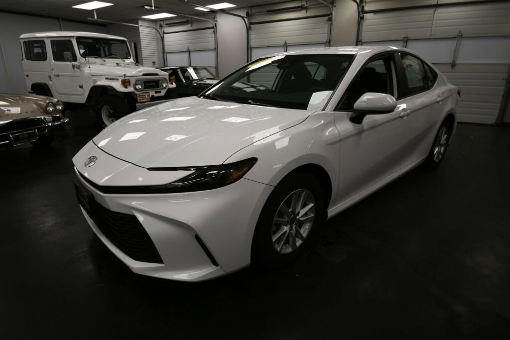 Certified 2025 Toyota Camry LE image 3
