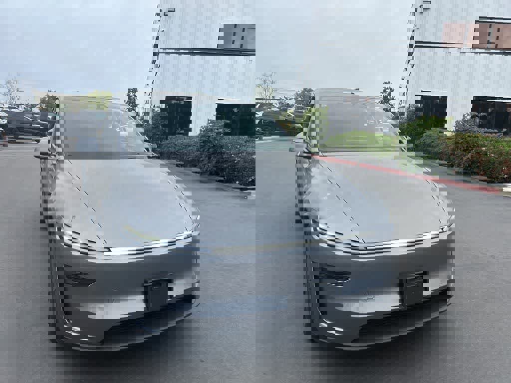 Used 2026 Tesla Model Y 2WD image 1