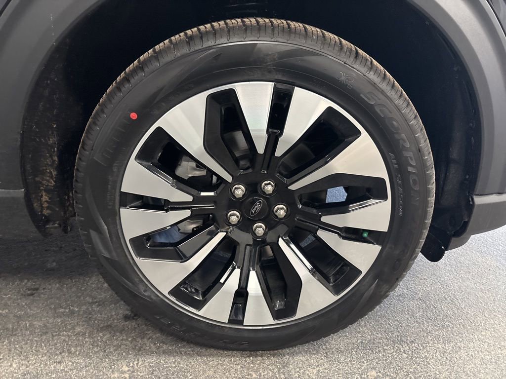 New 2026 Ford Explorer Platinum image 15