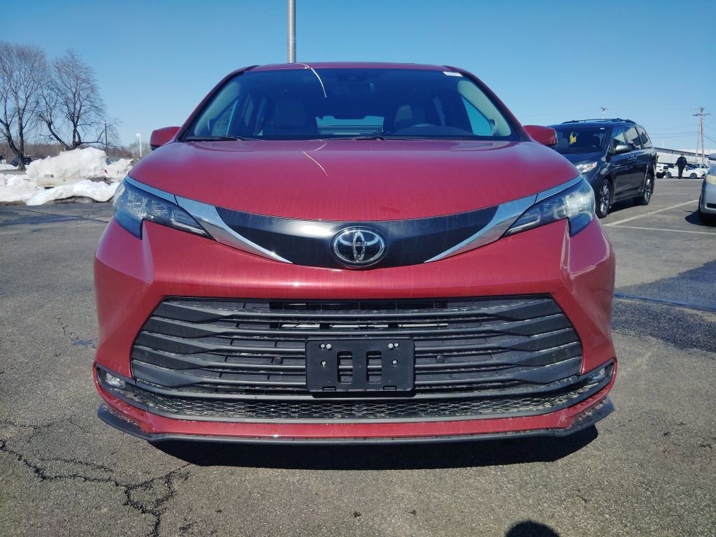 New 2026 Toyota Sienna XLE image 16
