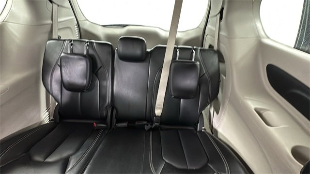 Used 2023 Chrysler Pacifica Touring-L image 15