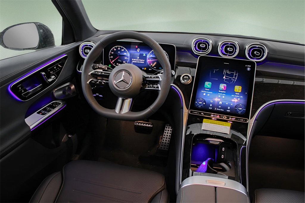 Used 2025 Mercedes-Benz GLC 300 image 16