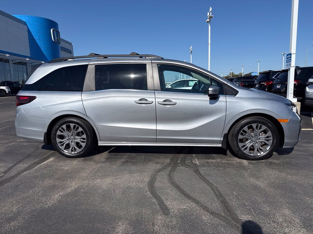 Certified 2026 Honda Odyssey Touring image 4