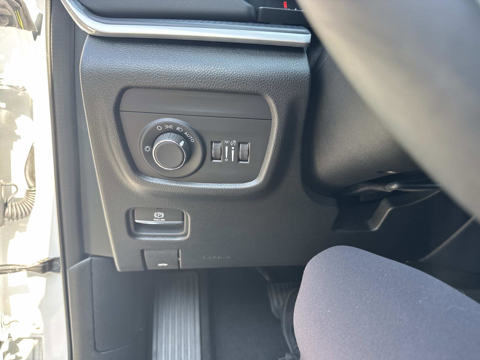 Used 2024 Jeep Grand Cherokee Altitude image 29