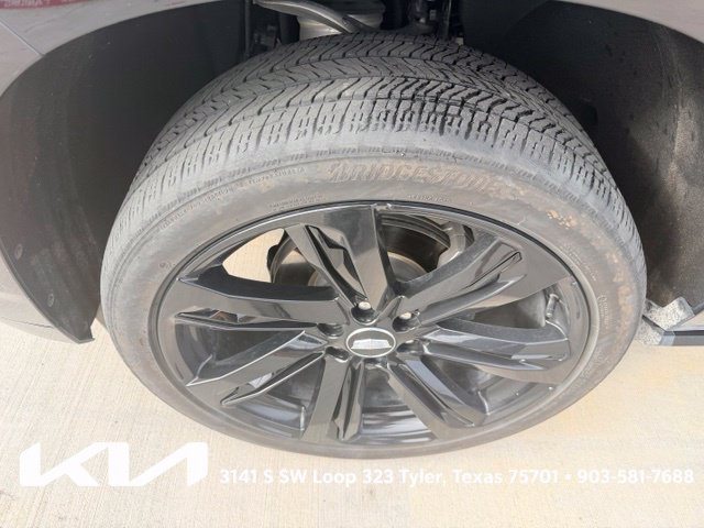 Used 2025 Cadillac Escalade ESV Sport w/ Touring Package AWD/4WD image 4