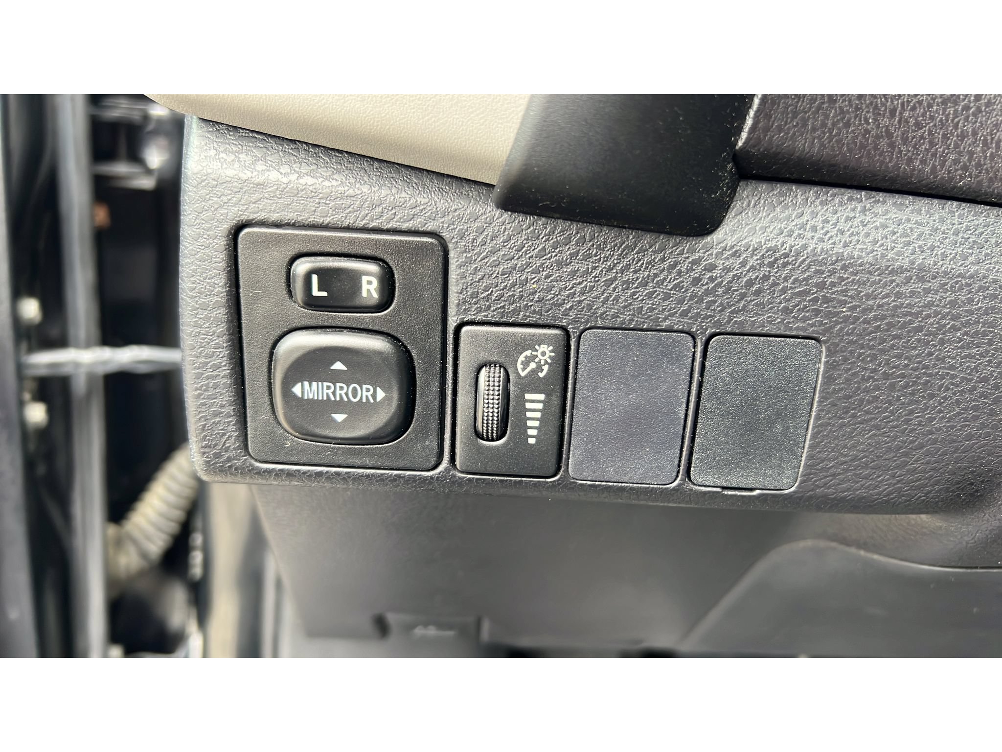 Used 2017 Toyota Corolla LE w/ Carpet Mat Package (TMS) FWD image 23