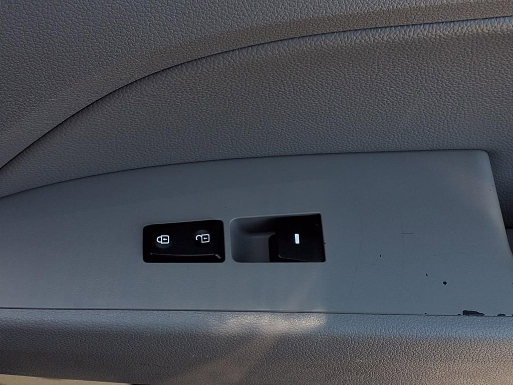 Used 2019 Hyundai Elantra Limited image 24