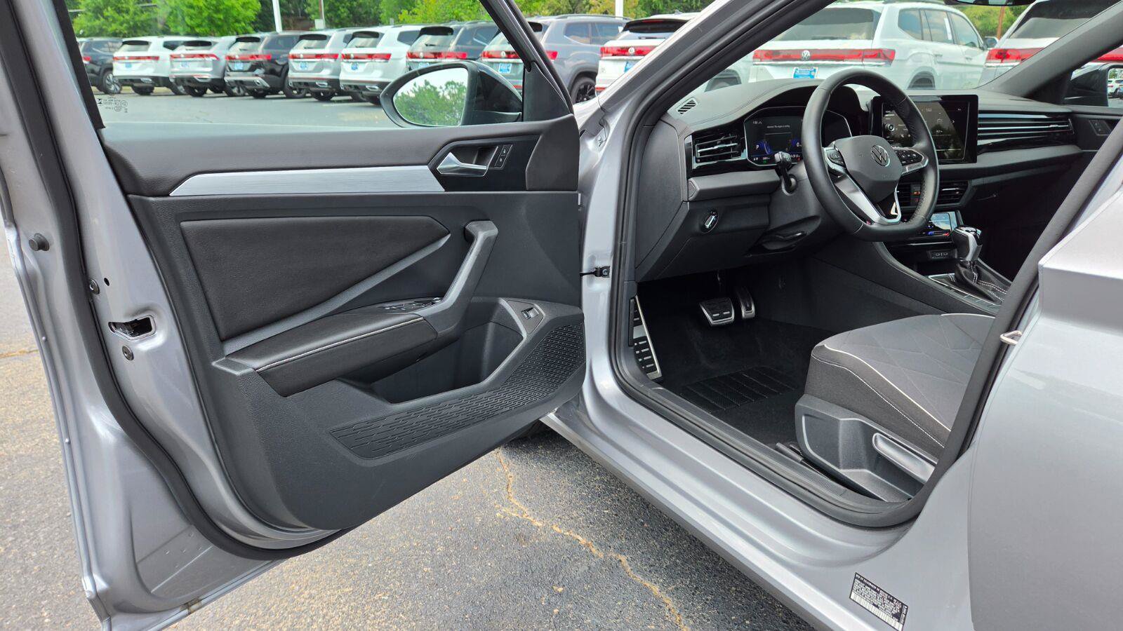Certified 2025 Volkswagen Jetta Sport FWD image 19
