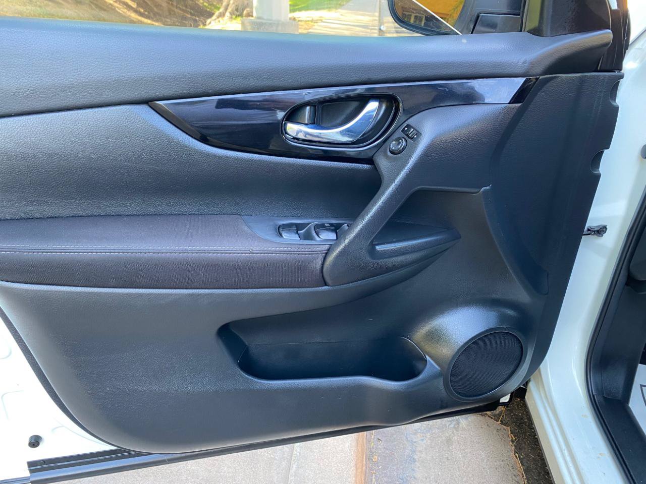 Used 2018 Nissan Rogue Sport AWD image 19