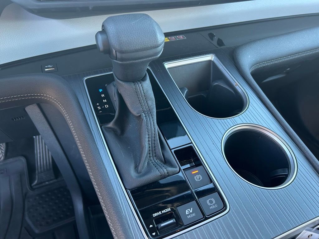 Used 2025 Toyota Sienna LE image 24