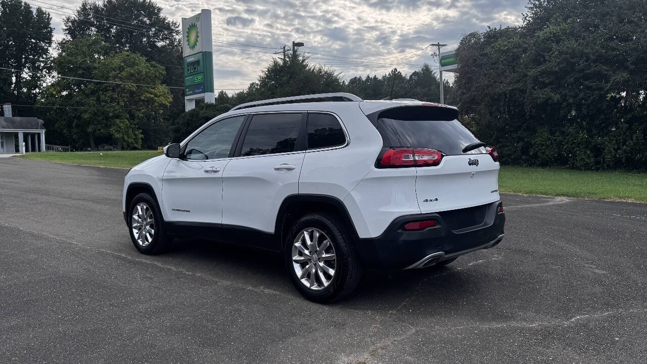 Used 2017 Jeep Cherokee Limited AWD/4WD image 6