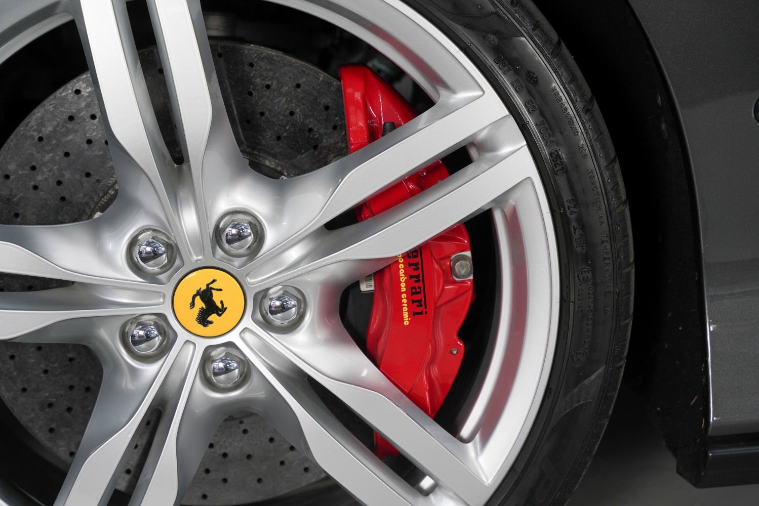 Used 2022 Ferrari Portofino M RWD image 19