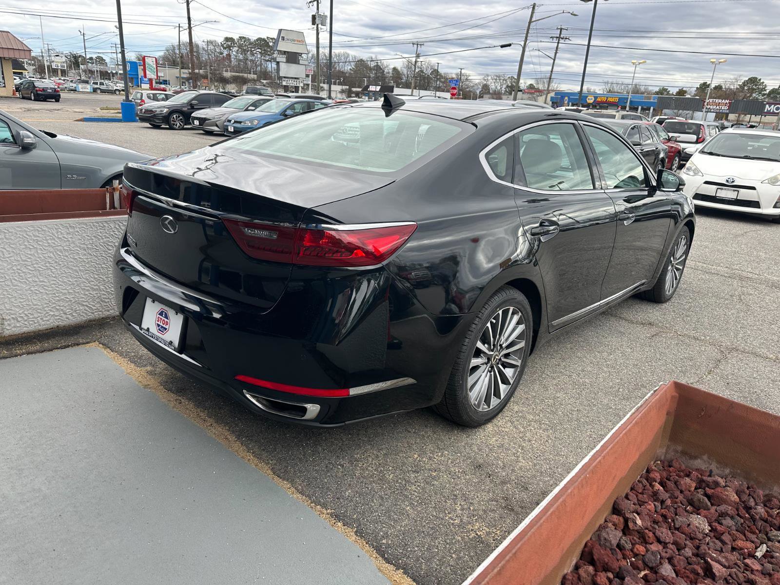 Used 2017 Kia Cadenza Premium w/ Luxury Package image 6