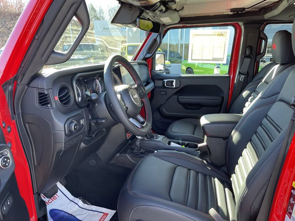 New 2024 Jeep Wrangler Unlimited Rubicon w/ Technology Group AWD/4WD video 3